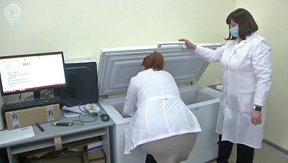 Очередную партию вакцины от COVID-19 доставили в Новосибирск