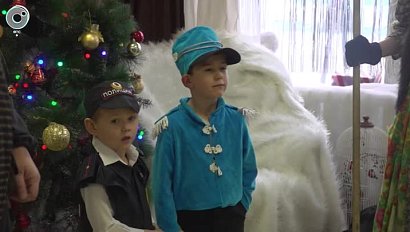 Сотрудники МВД исполнили новогоднюю мечту двух ребят из Краснозёрского района
