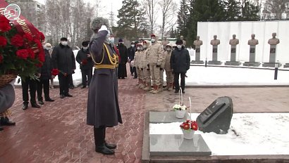 Память героев-выпускников НВВКУ почтили в Новосибирске