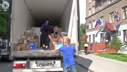 Новую партию гуманитарной помощи отправили на Донбасс из Новосибирска