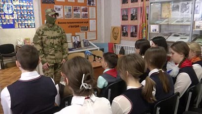 Новосибирские школьники встретились с бойцом СВО