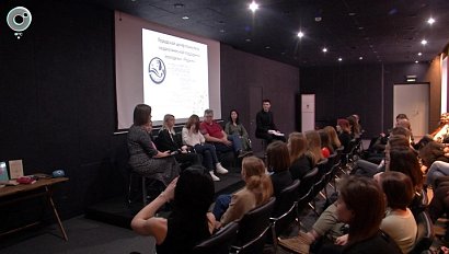Открытая психологическая дискуссия на тему здоровых отношений прошла в Новосибирске