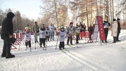 Врачи облбольницы устроили дважды юбилейный лыжный забег