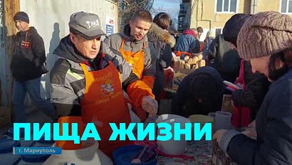 Горячий хлеб для жителей Донбасса