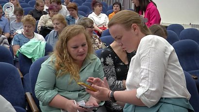 Курсы финансовой грамотности в сфере ЖКХ открыли для пожилых в Новосибирске