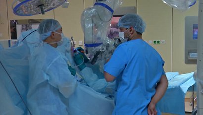 Нейрохирурги из разных стран делятся опытом в Новосибирске