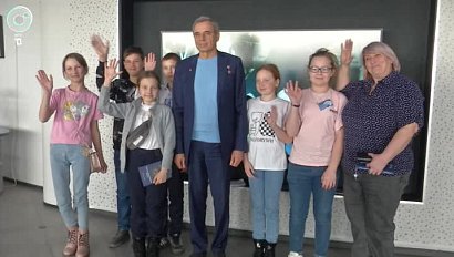 Новосибирские школьники встретились с космонавтом Михаилом Корниенко